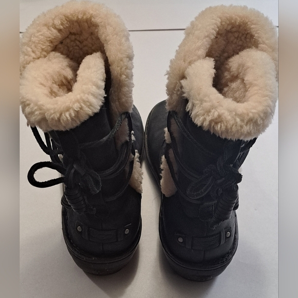 UGG Australia Women's Akadia Boot Size 8 - Picture 4 of 9